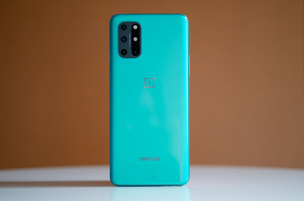 OnePlus will stop pre-installing Facebook applications on their mobiles (for now)