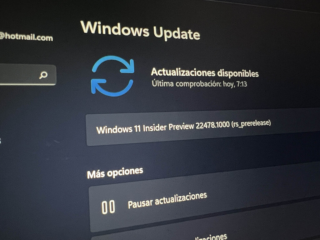 Microsoft Releases Build 22478 for Windows 11 on the Dev Channel with Two New Fully Redesigned Wallpapers and Emojis